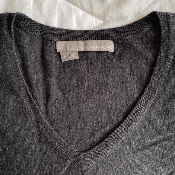 360 Cashmere black v-neck sweater - Picture 7 of 10